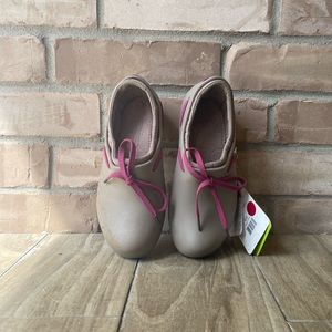 Crocs Women’s Active Casual Shoes Size: 5 W